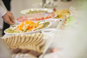 top-4-nha-hang-chuyen-to-chuc-tiec-cuoi-buffet-5